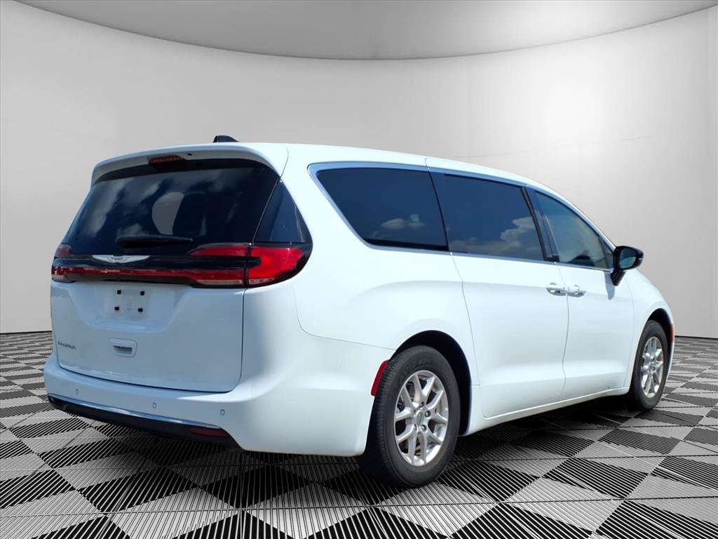 Used 2025 Chrysler Pacifica Select FWD image 29