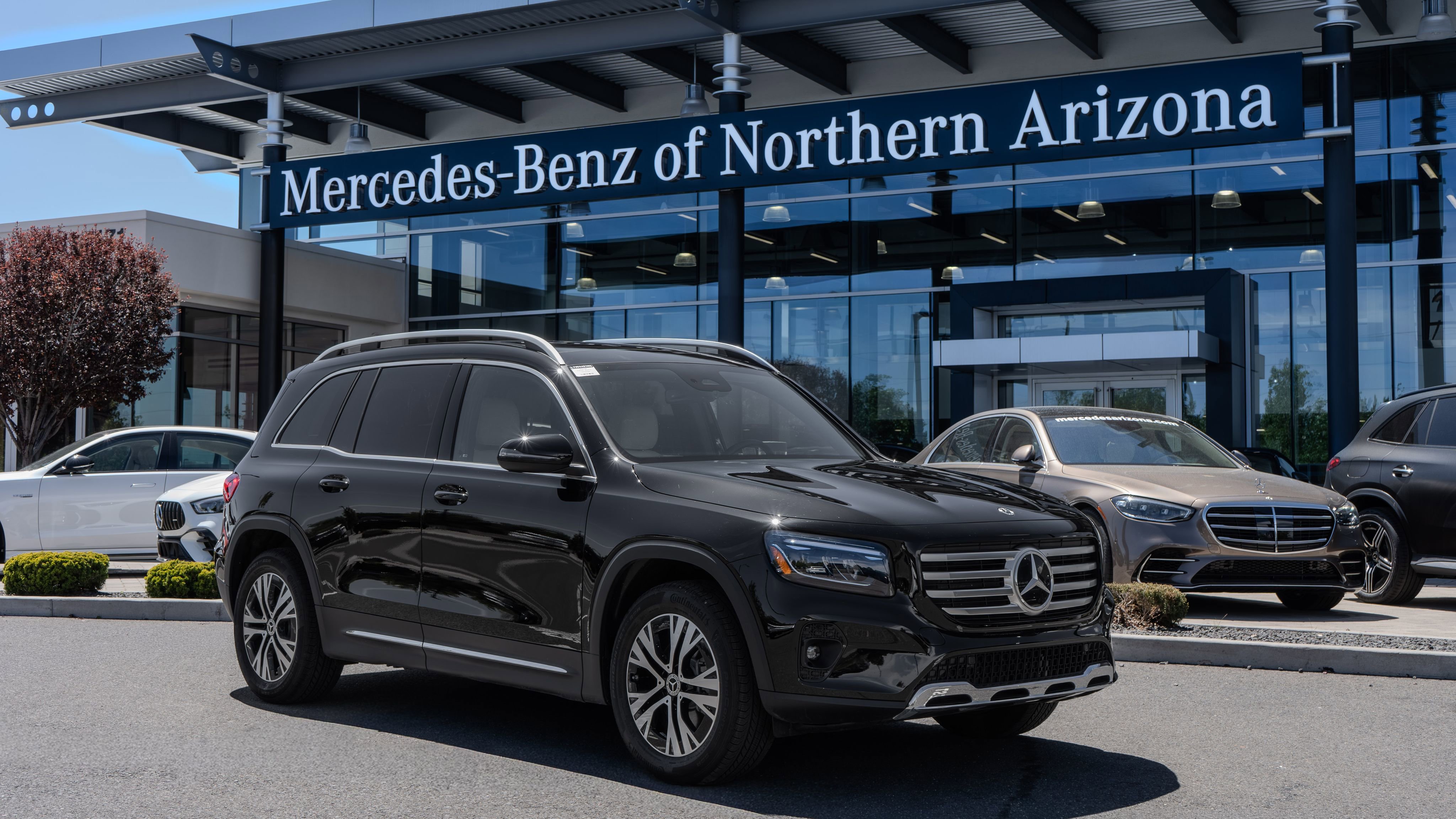 Certified 2026 Mercedes-Benz GLB 250 4MATIC image 1
