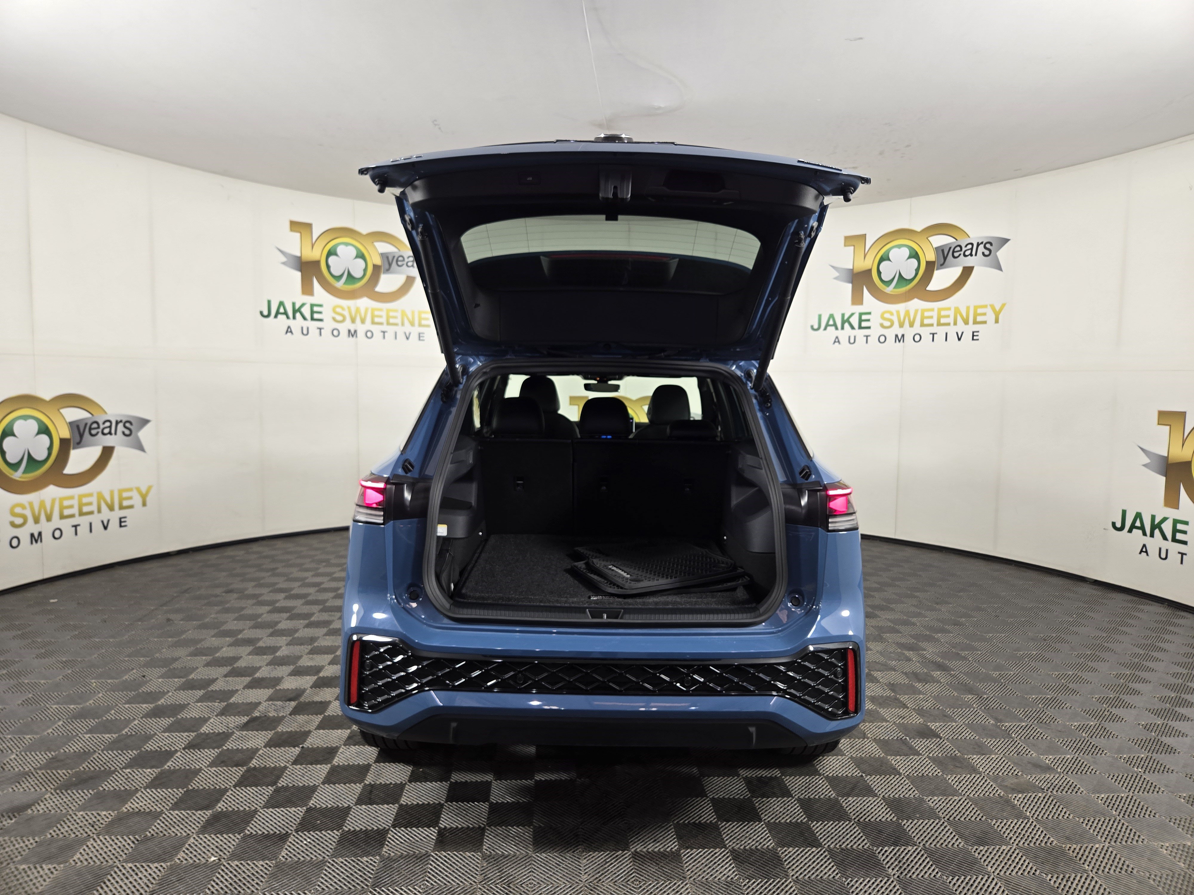 Used 2025 Volkswagen Tiguan SEL R-Line AWD/4WD image 32