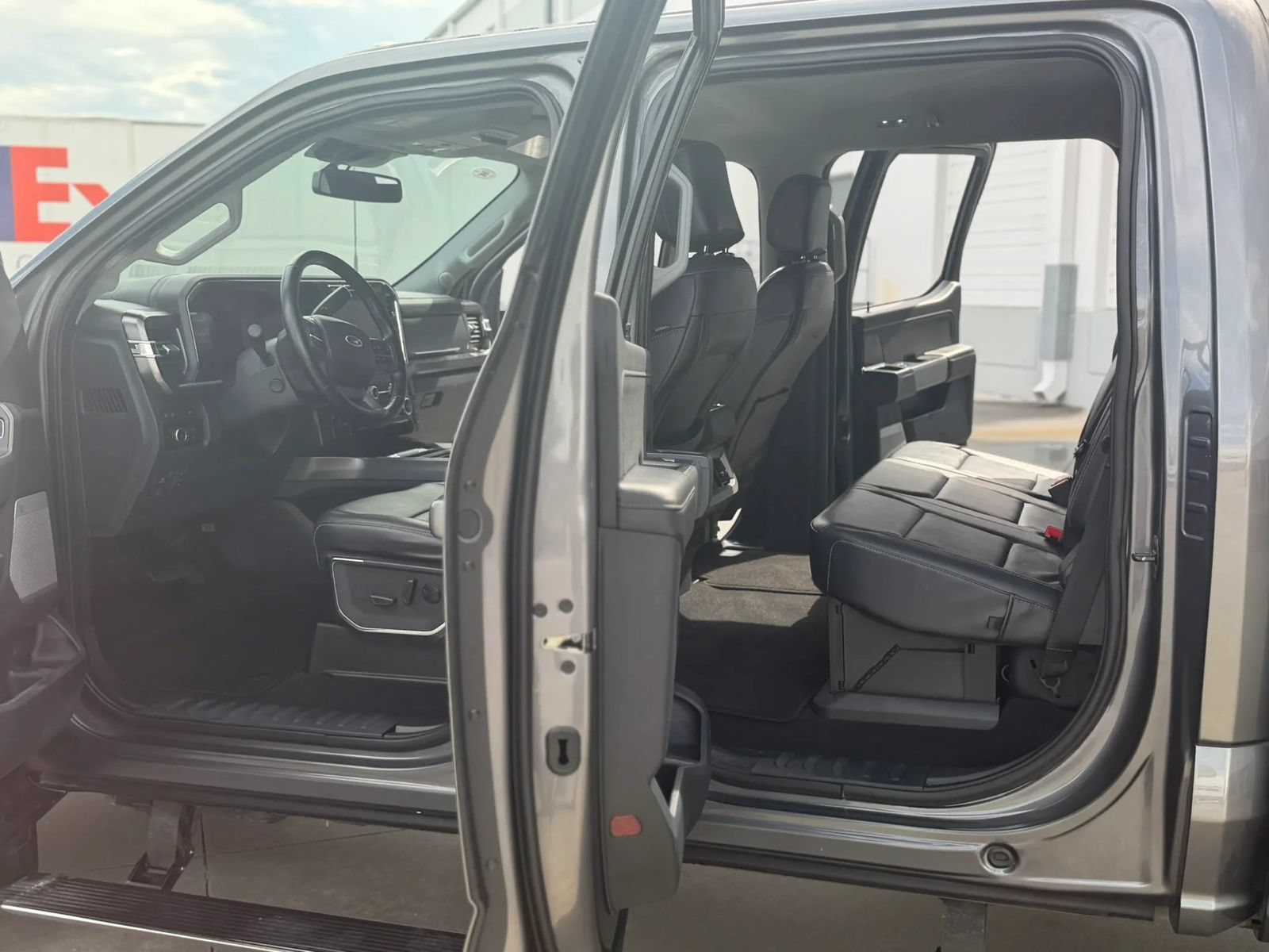 Used 2023 Ford F350 Lariat w/ Lariat Ultimate Package AWD/4WD image 19