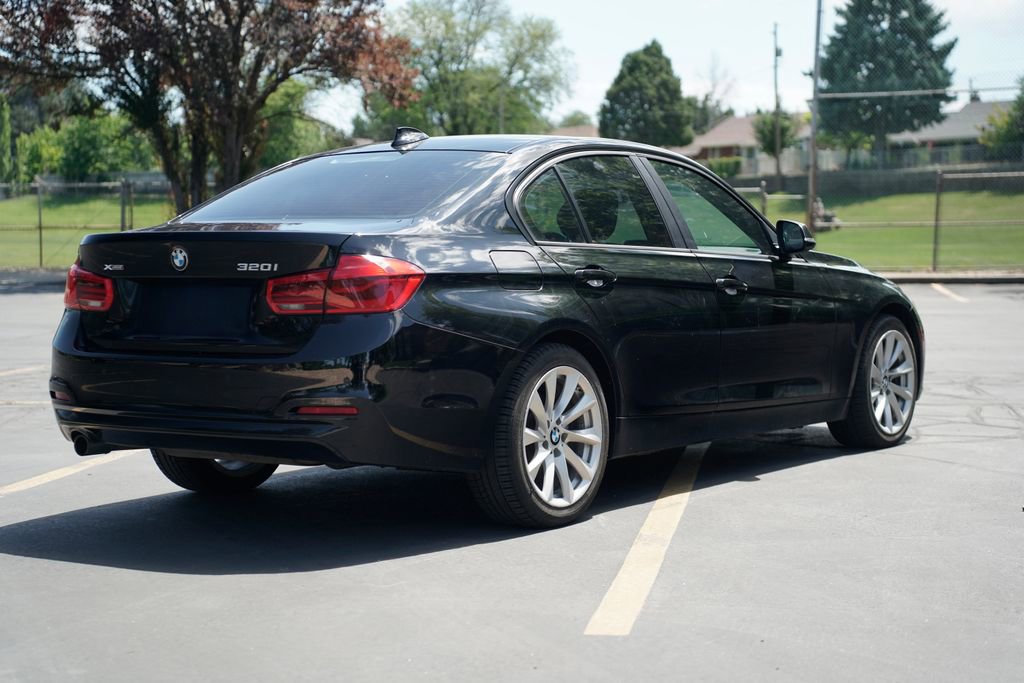 Used 2016 BMW 320i xDrive Sedan AWD/4WD image 5