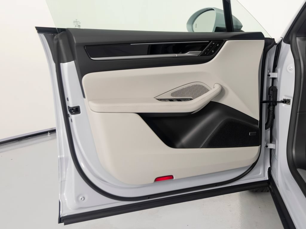 New 2026 Porsche Macan 4 Electric AWD/4WD image 19