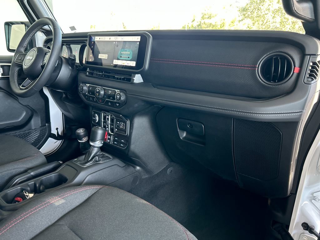 Used 2025 Jeep Wrangler Unlimited Rubicon AWD/4WD image 31
