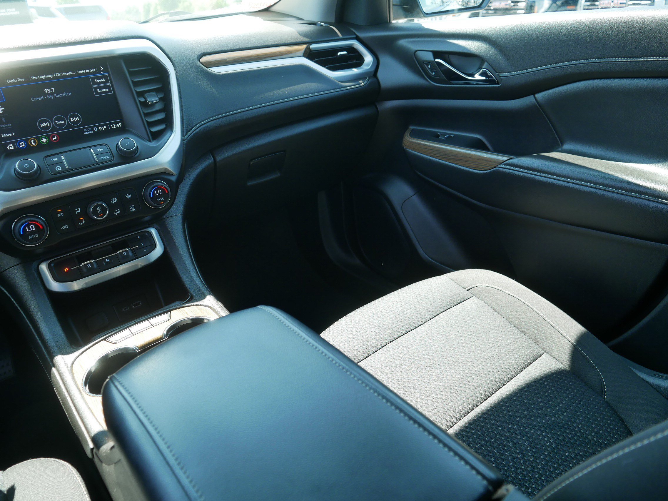 Used 2023 GMC Acadia SLE w/ Driver Convenience Package AWD/4WD image 11