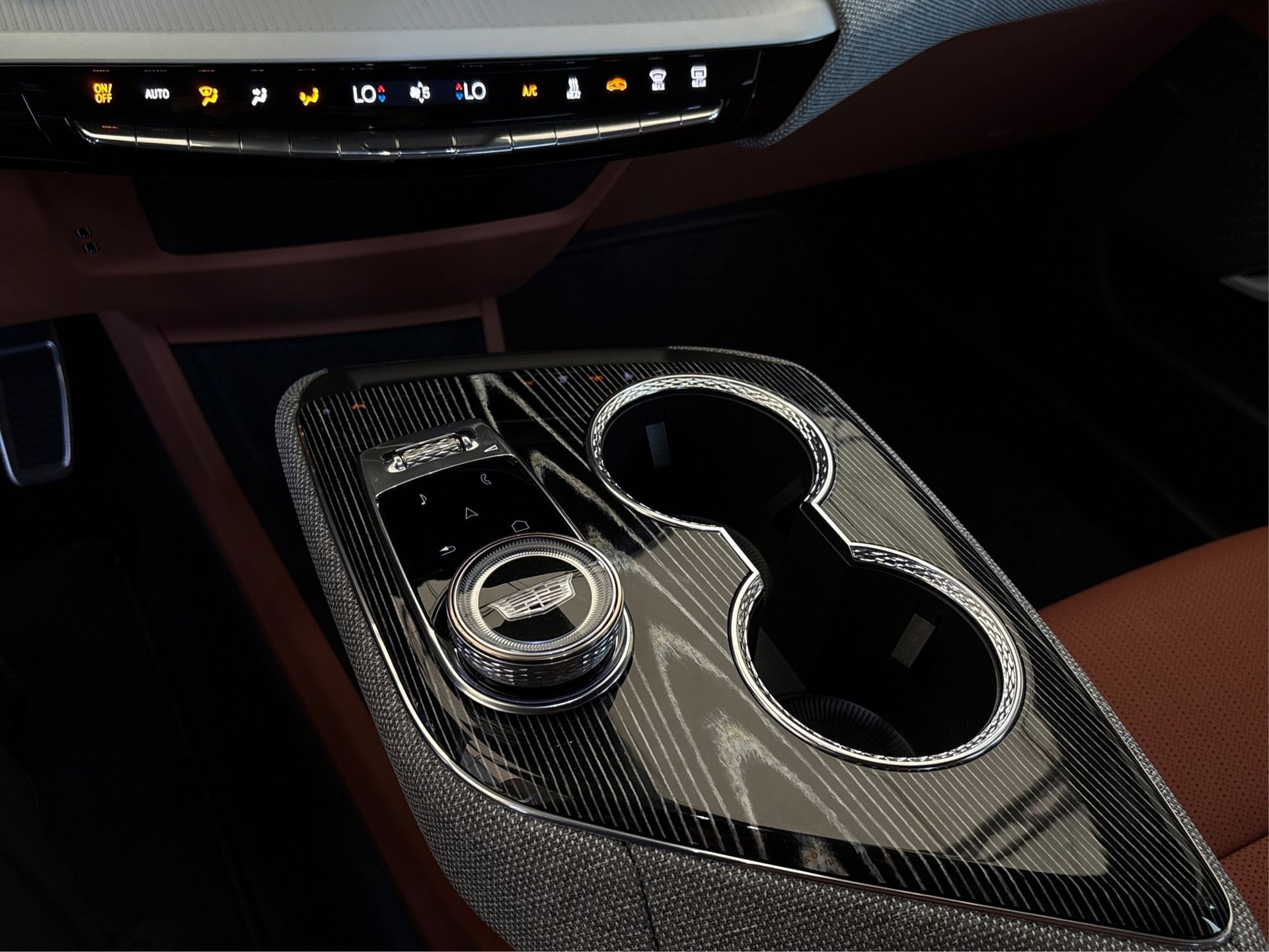 New 2025 Cadillac Optiq Luxury 2 image 27