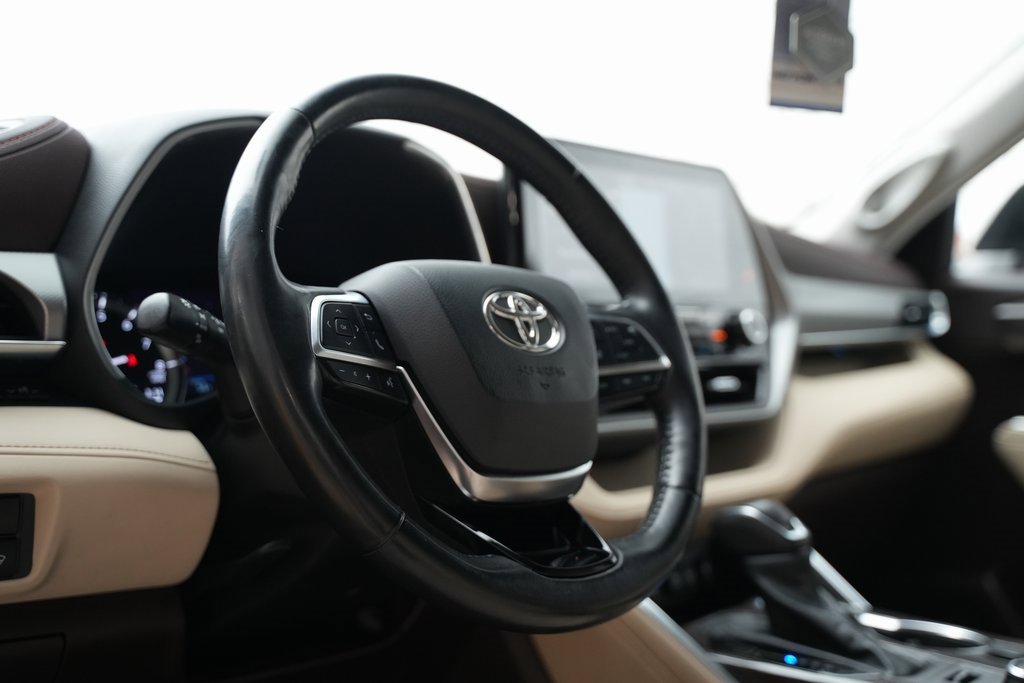 Used 2021 Toyota Highlander Platinum image 19