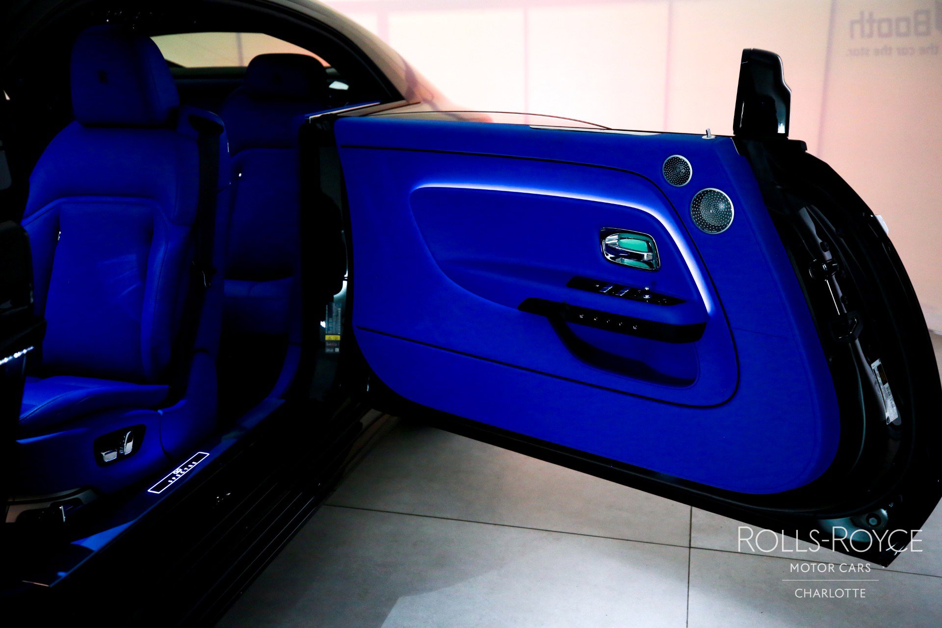 New 2025 Rolls-Royce Spectre Black Badge w/ Spectre Enhancement Package image 31