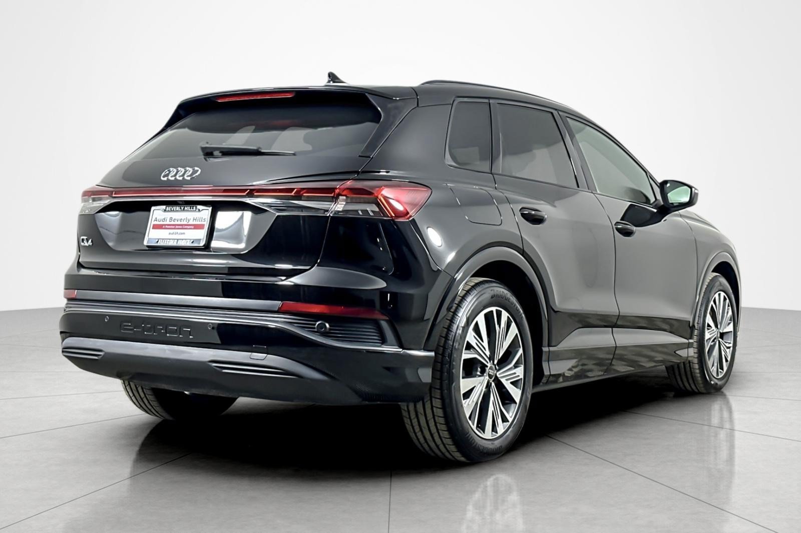Used 2025 Audi Q4 e-tron Premium w/ Convenience Package RWD image 5