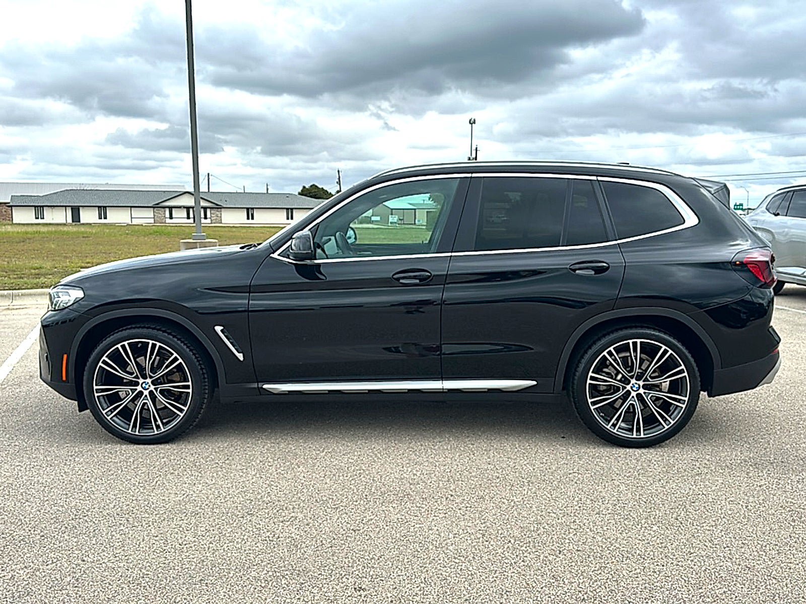 Used 2024 BMW X3 sDrive30i w/ Premium Package RWD image 5