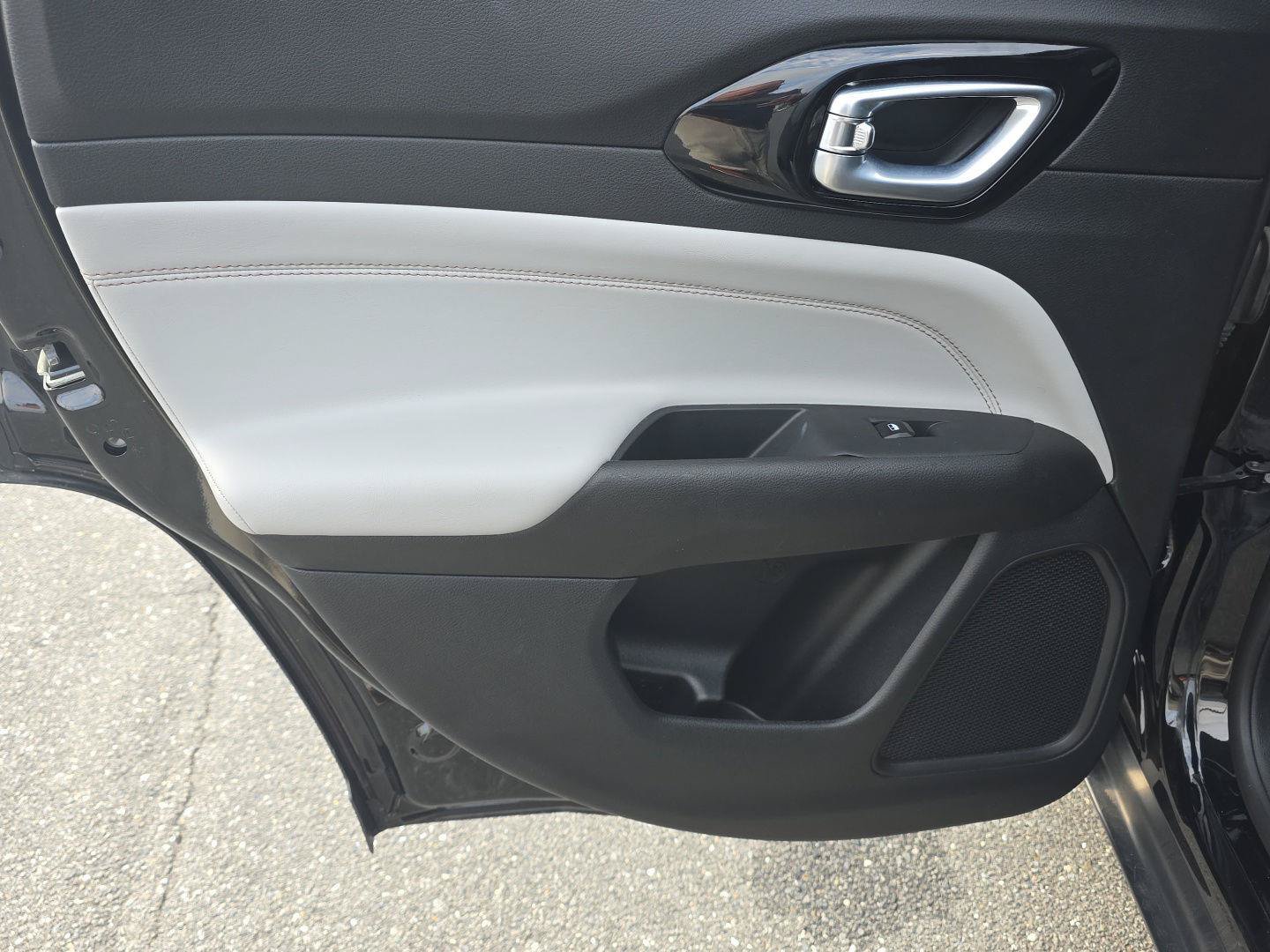 Used 2023 Jeep Compass Limited AWD/4WD image 17