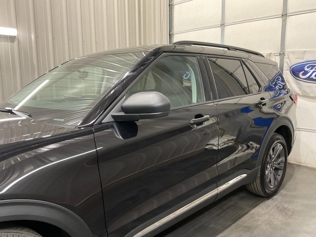 Used 2025 Ford Explorer Active w/ Active Comfort Package image 5