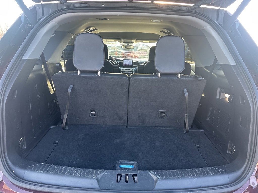Used 2022 Ford Explorer XLT w/ Equipment Group 202A image 10