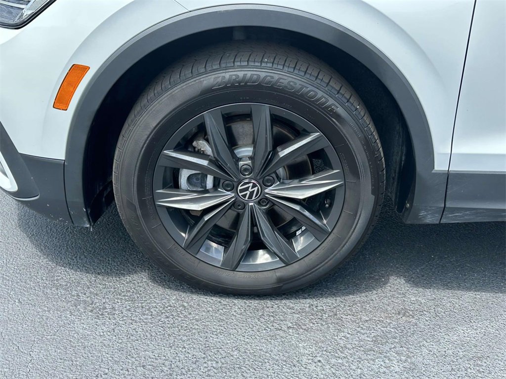 Used 2024 Volkswagen Tiguan SE image 28