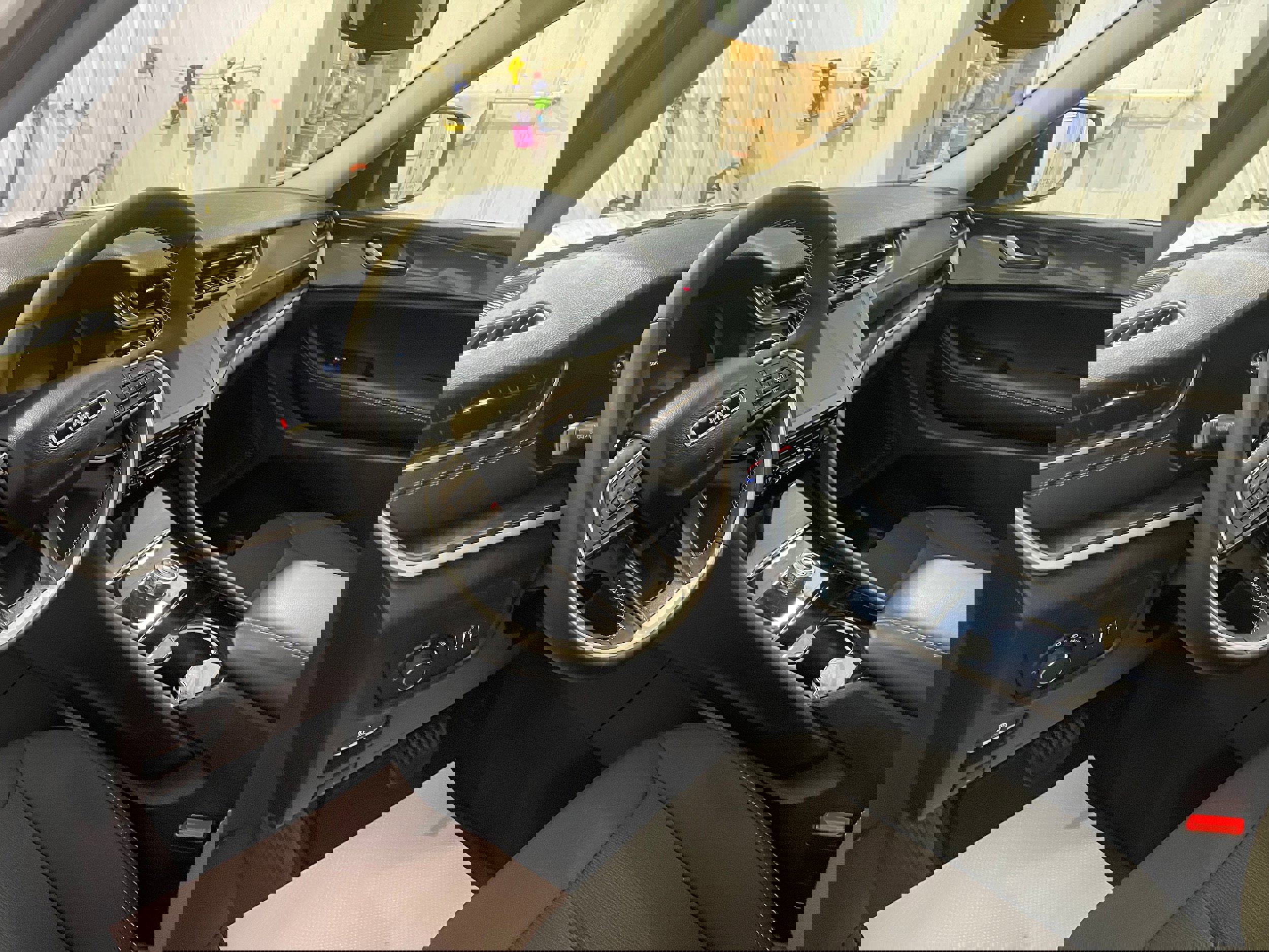 Used 2023 Jeep Grand Cherokee L Laredo image 11