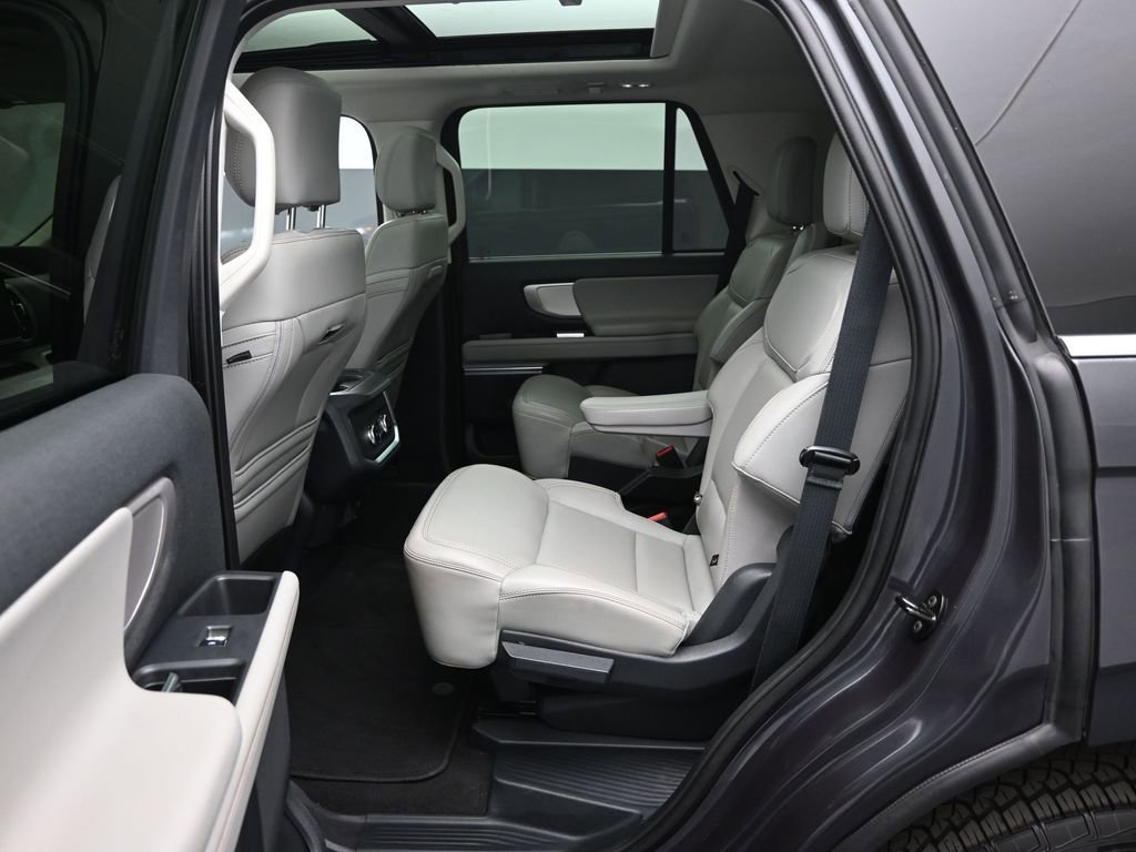 Certified 2025 Ford Expedition Active image 21
