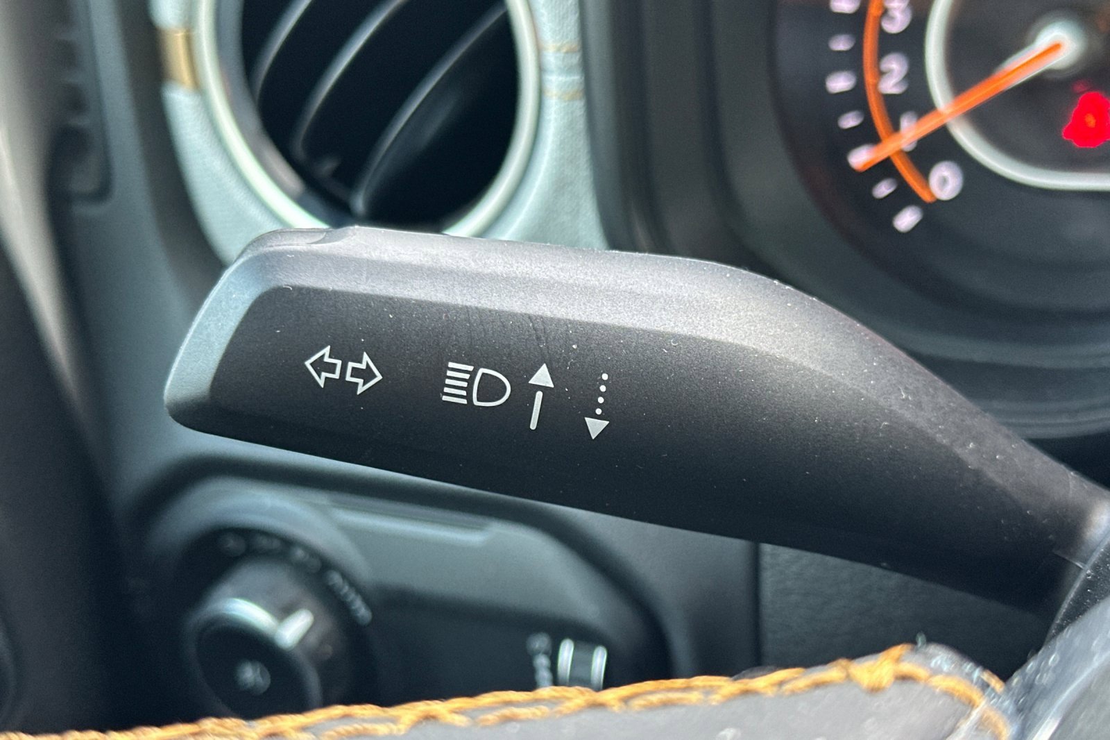 Used 2025 Jeep Wrangler Sahara image 36