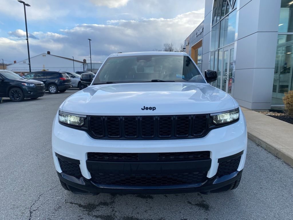 Used 2023 Jeep Grand Cherokee L Laredo image 5