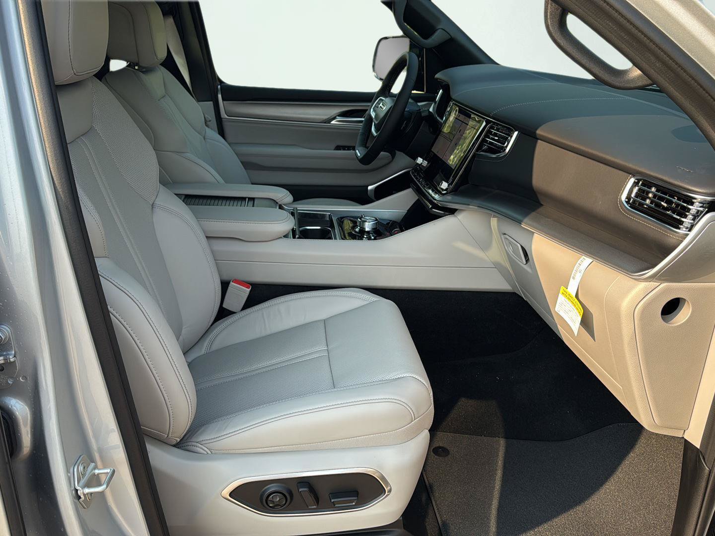 New 2026 Jeep Grand Wagoneer Limited AWD/4WD image 31