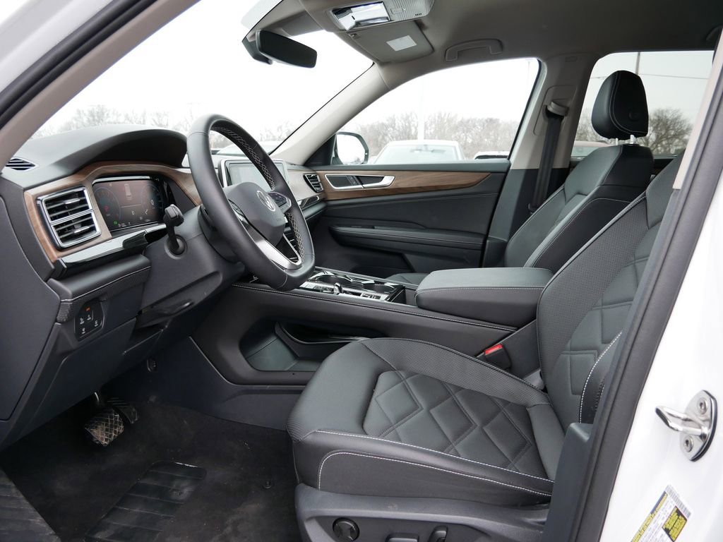 Used 2025 Volkswagen Atlas SE AWD/4WD image 15