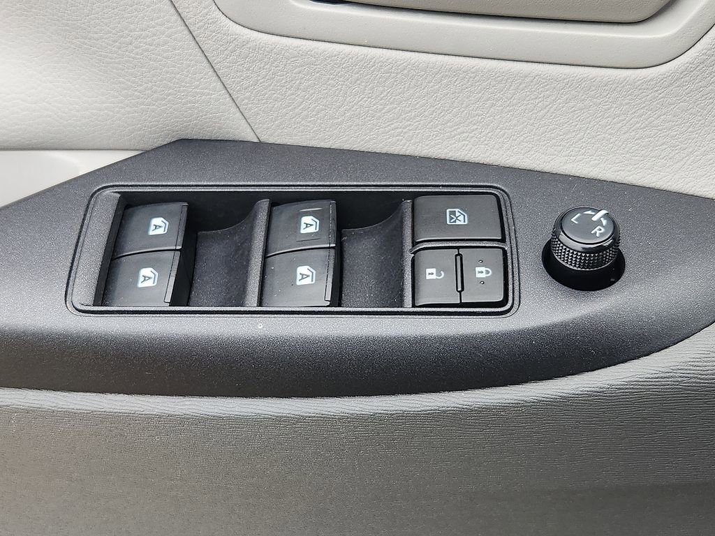 Used 2020 Toyota Sienna L image 26