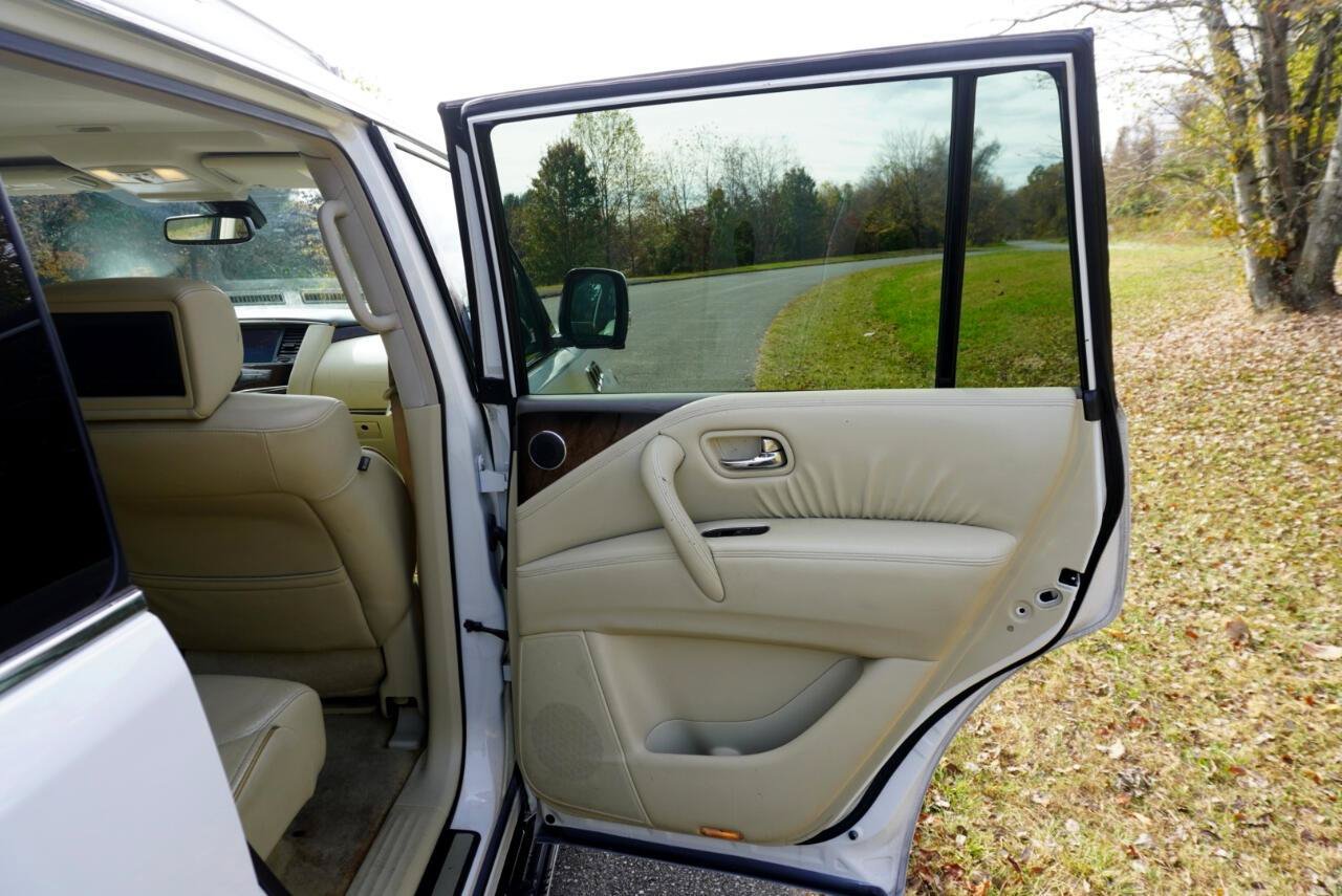 Used 2011 INFINITI QX56 2WD w/ Deluxe Touring Pkg image 21