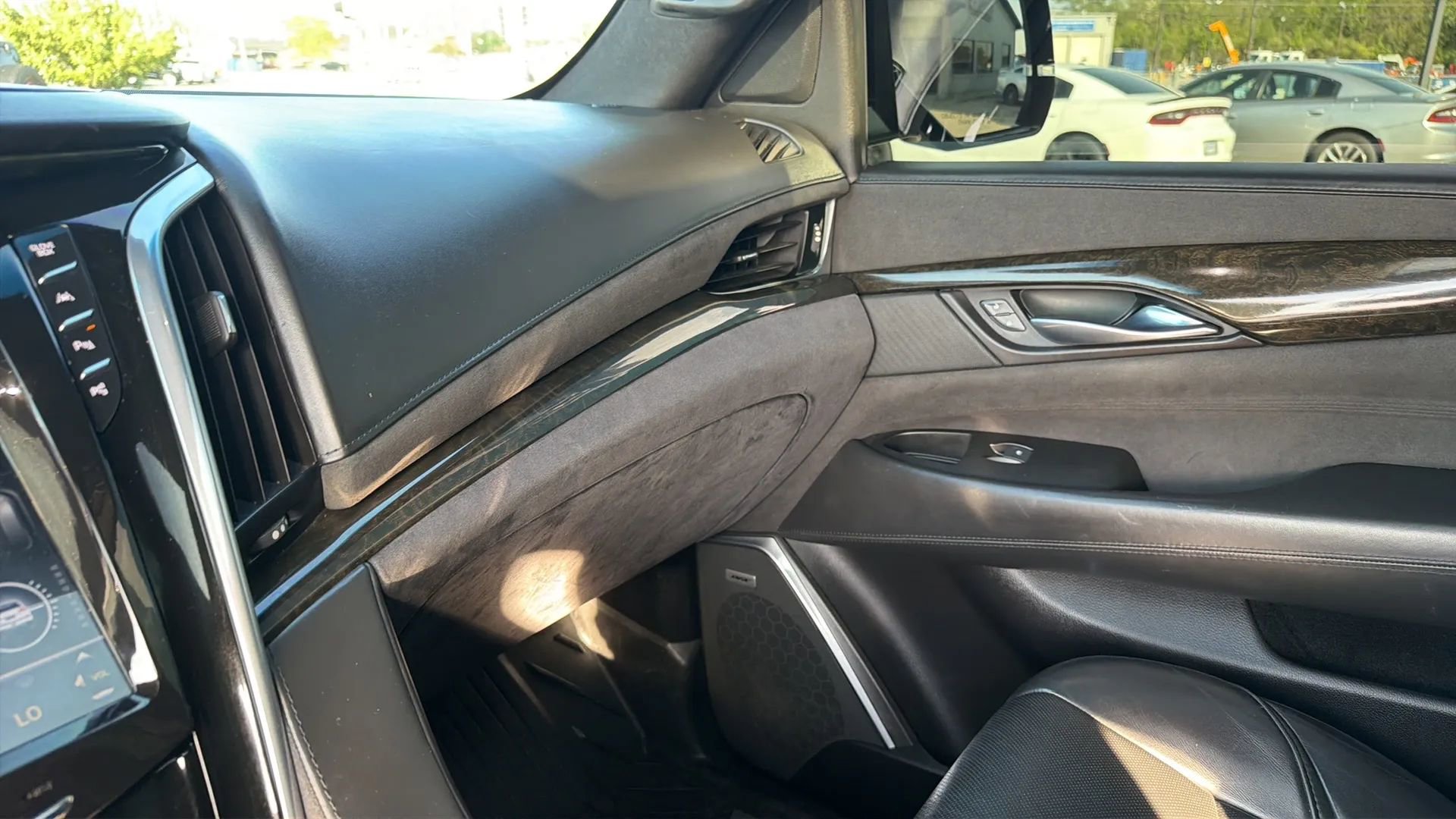 Used 2017 Cadillac Escalade Platinum AWD/4WD image 52
