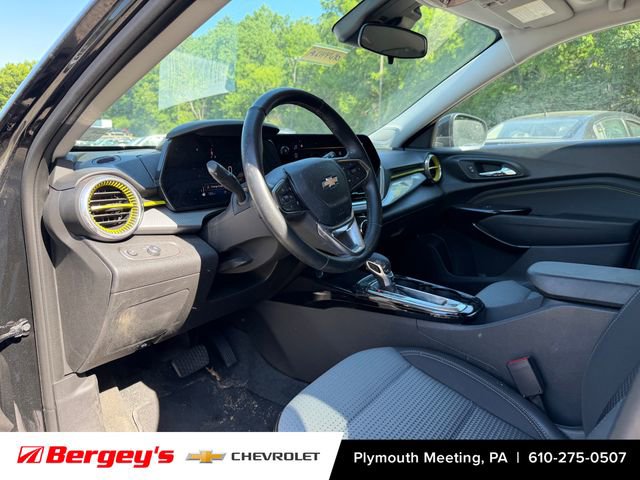 Used 2024 Chevrolet Trax LT w/ Driver Confidence Package FWD video 3