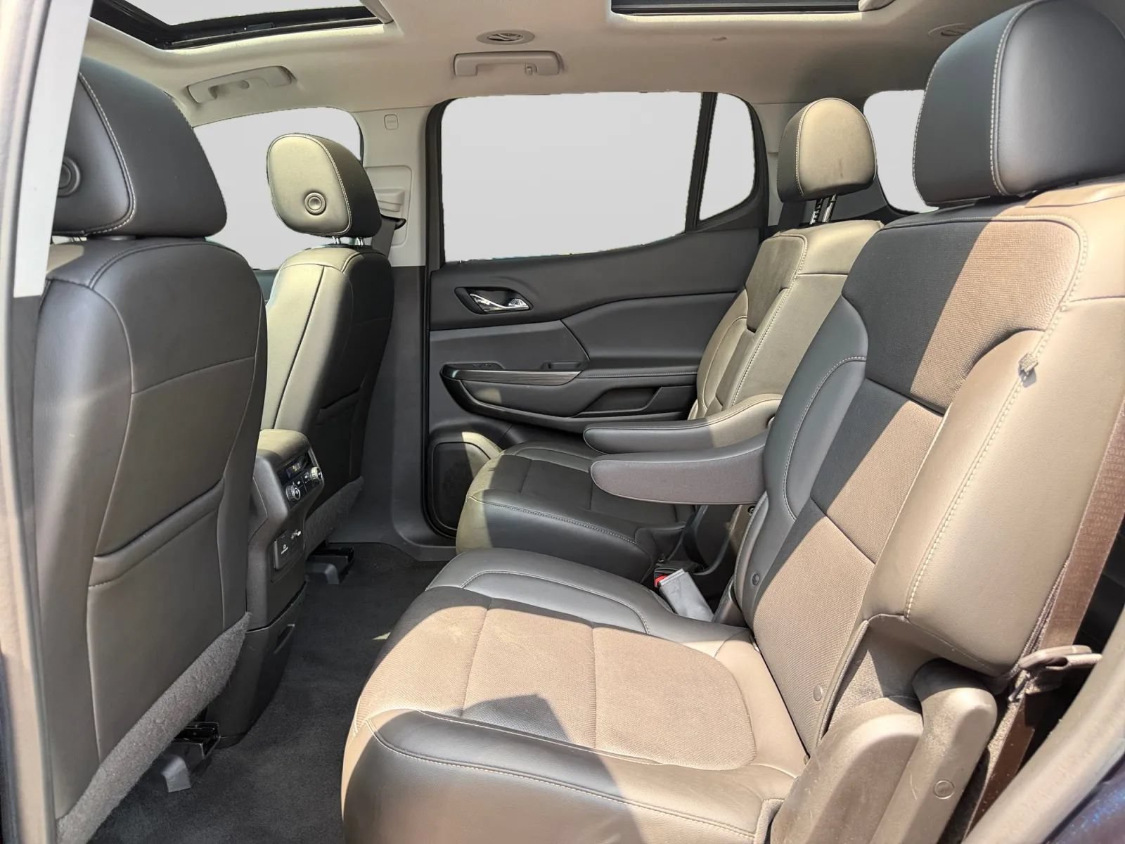Used 2021 GMC Acadia SLT w/ LPO, Floor Liner Package FWD image 25