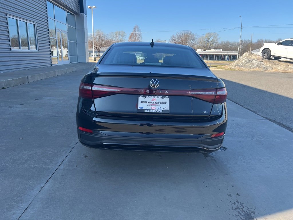 Used 2025 Volkswagen Jetta SE image 6