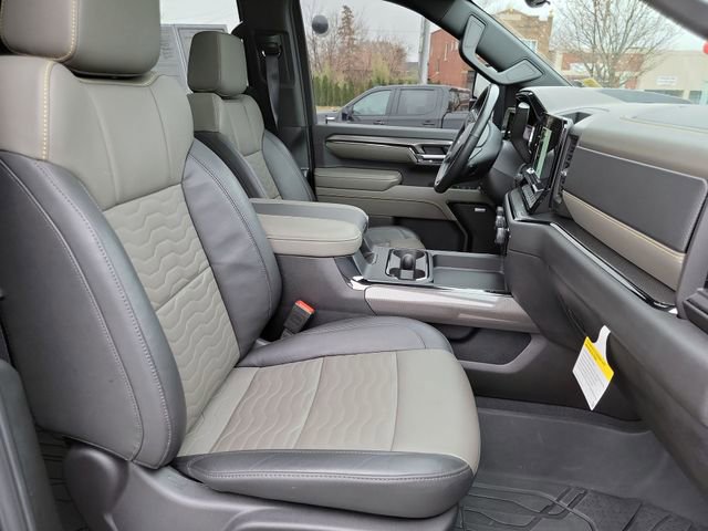 Used 2024 Chevrolet Silverado 2500 ZR2 w/ Technology Package AWD/4WD image 28