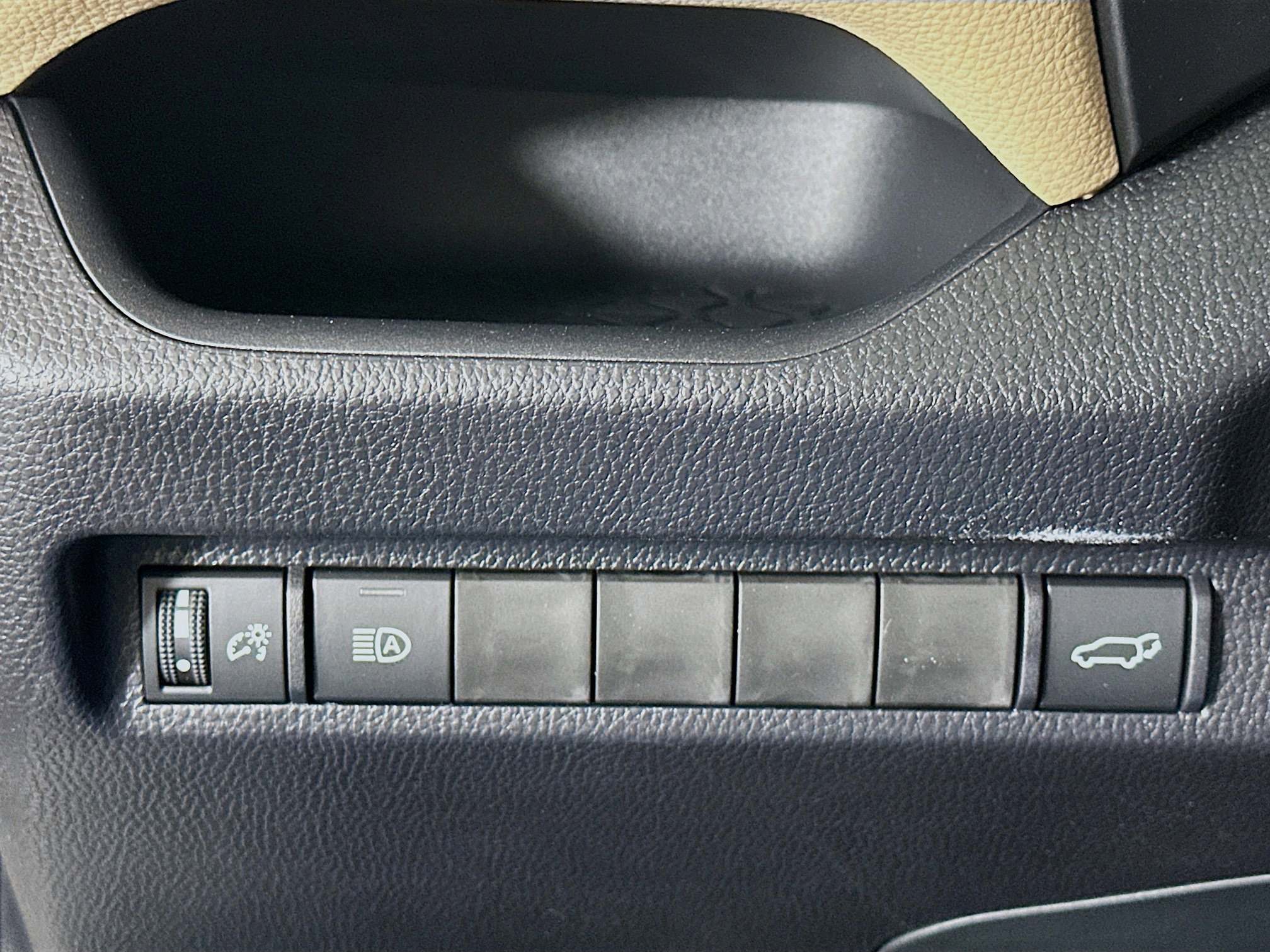 Used 2025 Toyota RAV4 XLE w/ Convenience Package image 17