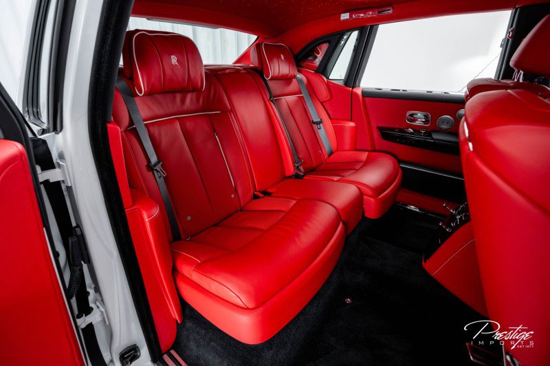 Used 2024 Rolls-Royce Phantom Sedan image 53