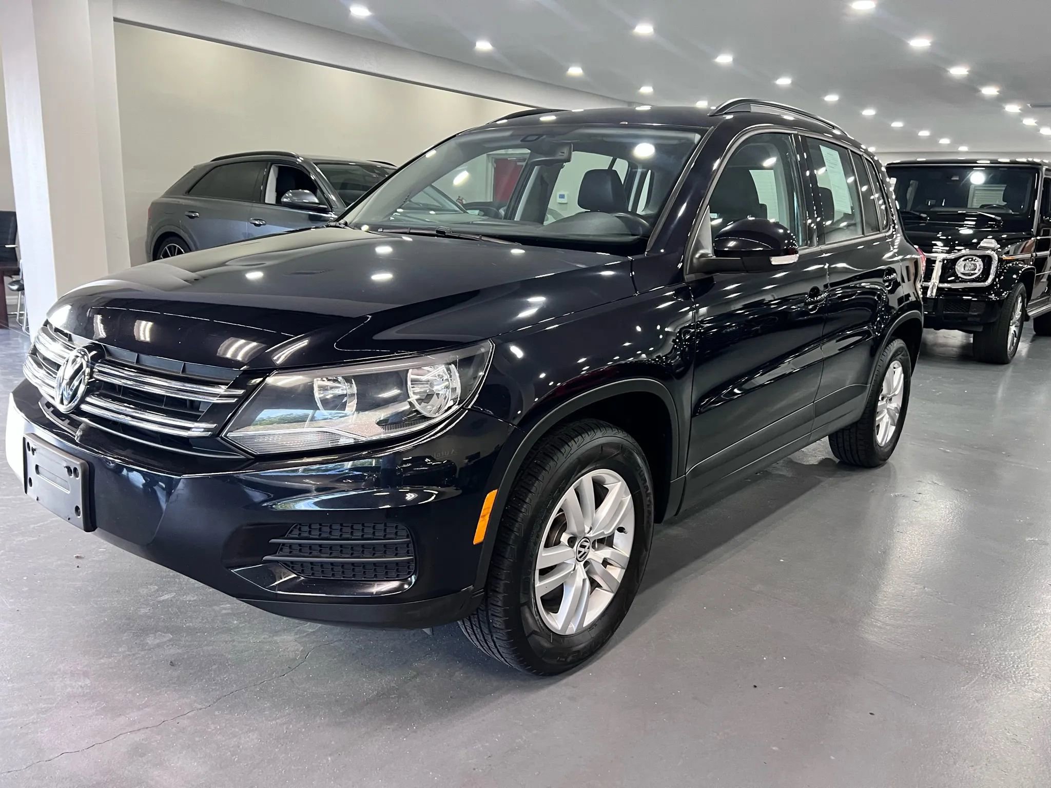 Used 2016 Volkswagen Tiguan S image 3