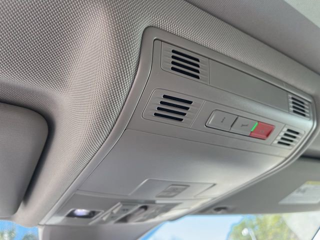 Used 2023 Volkswagen Tiguan SE w/ Panoramic Sunroof Package image 30