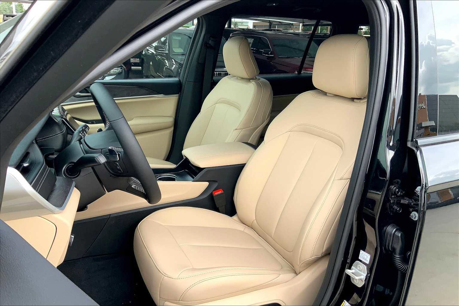 New 2025 Jeep Grand Cherokee L Limited w/ Trailer Tow Package image 10