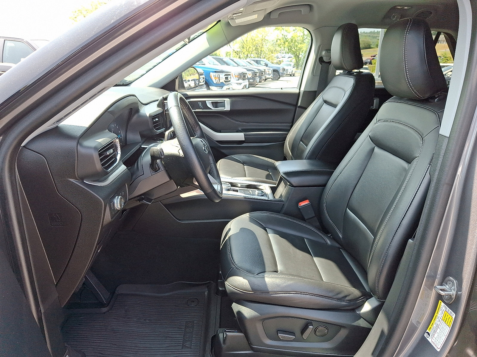 Certified 2022 Ford Explorer XLT w/ Equipment Group 202A image 13