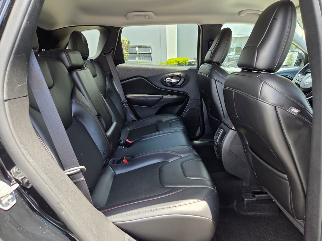 Used 2019 Jeep Cherokee Trailhawk w/ Cold Weather Group AWD/4WD image 18