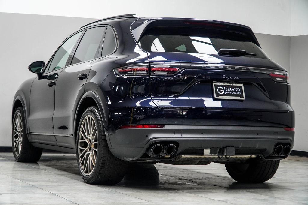 Used 2023 Porsche Cayenne Platinum Edition image 10