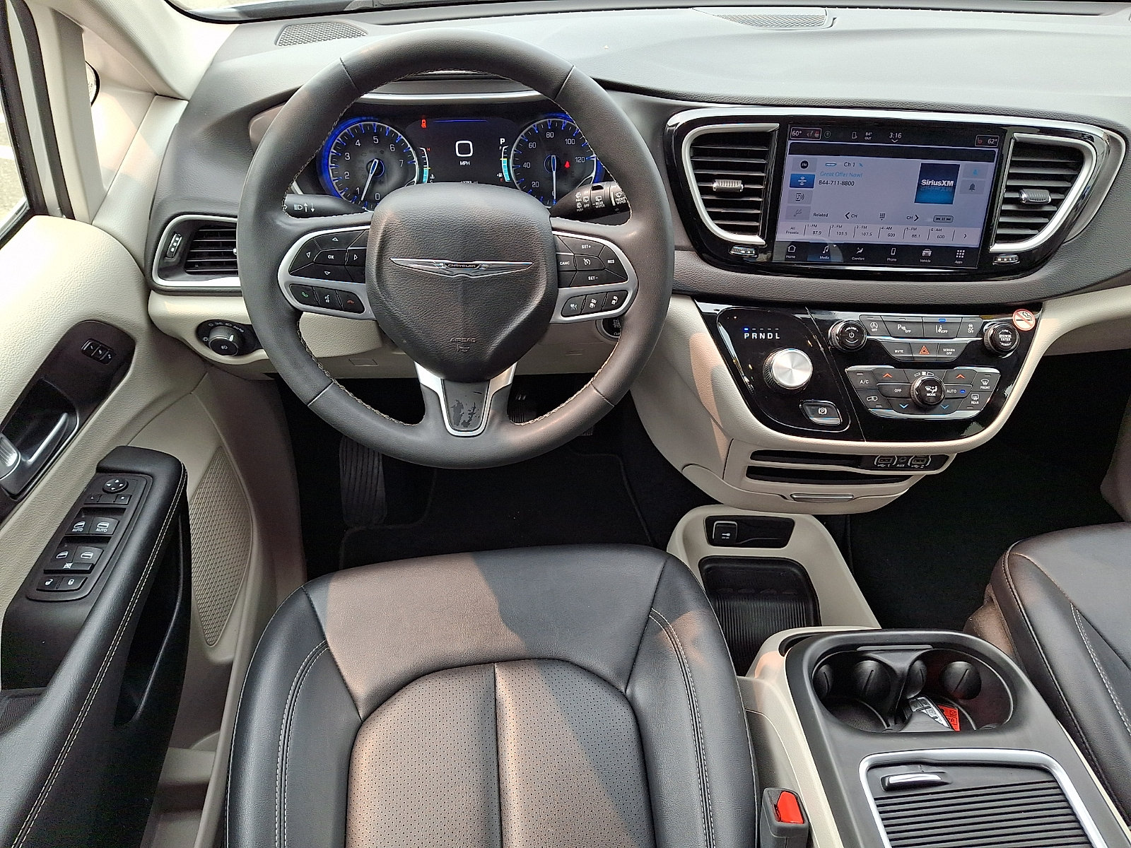 Used 2024 Chrysler Pacifica Touring-L FWD image 16