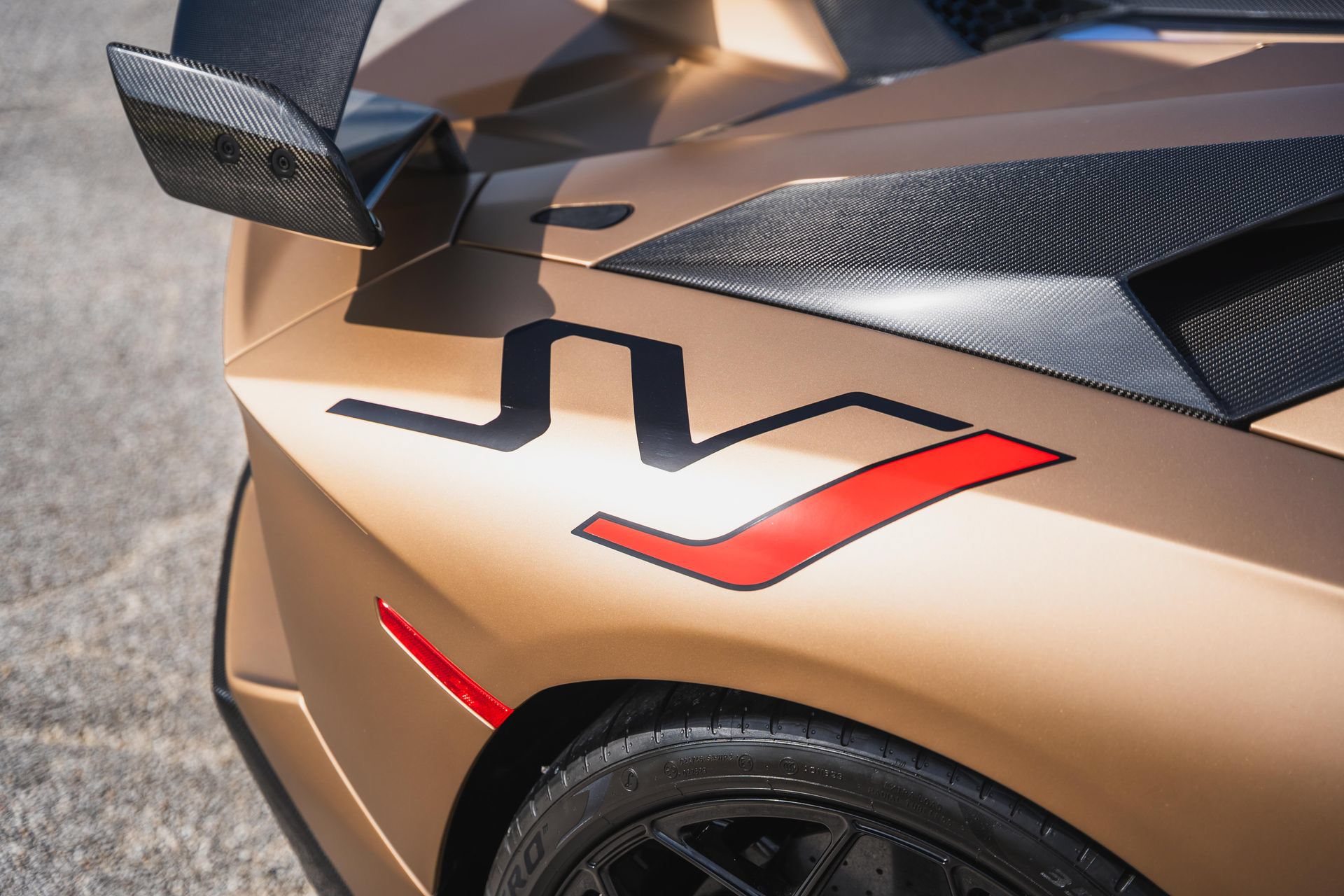 Used 2021 Lamborghini Aventador SVJ AWD/4WD image 13