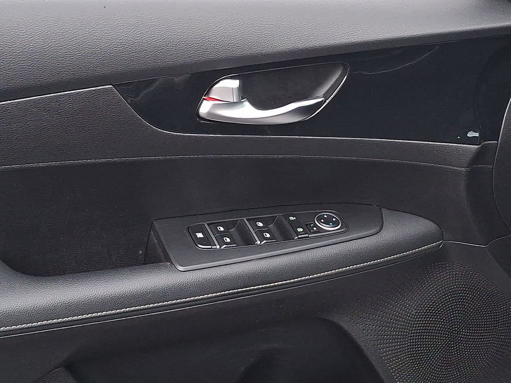 Certified 2023 Kia Forte GT-Line FWD image 13