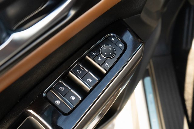 Used 2023 Nissan Pathfinder Platinum w/ Cargo Package image 18