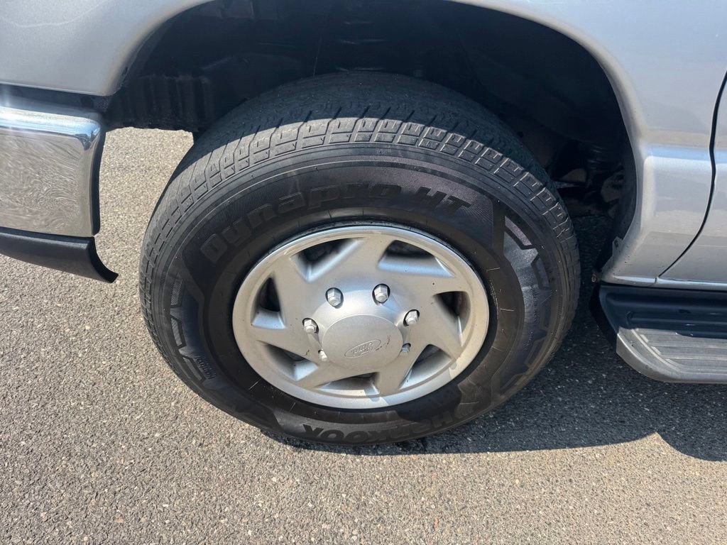 Used 2012 Ford E-350 and Econoline 350 XLT RWD image 13