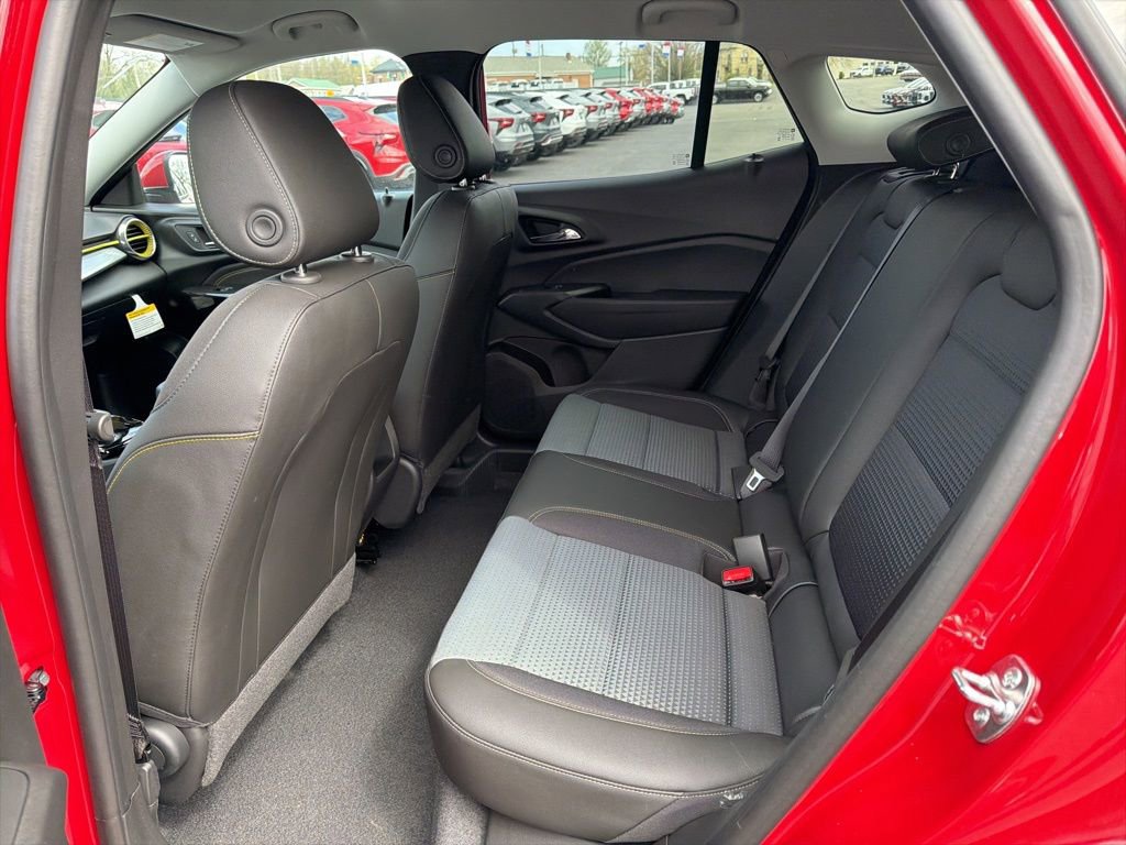 New 2026 Chevrolet Trax LT w/ LT Convenience Package FWD image 19