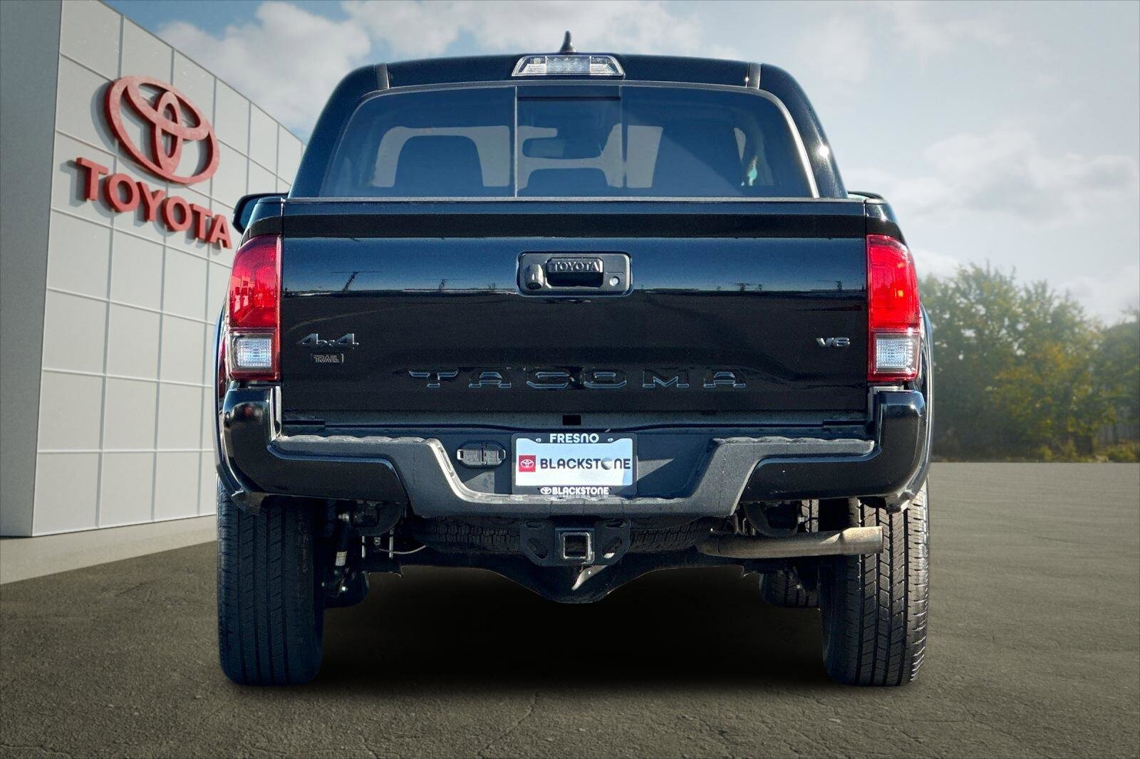 Used 2023 Toyota Tacoma SR w/ Trail Edition AWD/4WD image 4