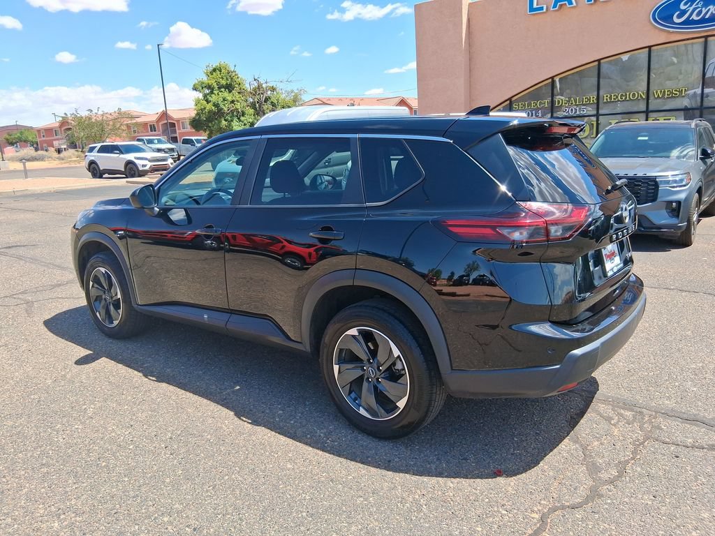 Used 2024 Nissan Rogue SV AWD/4WD image 3