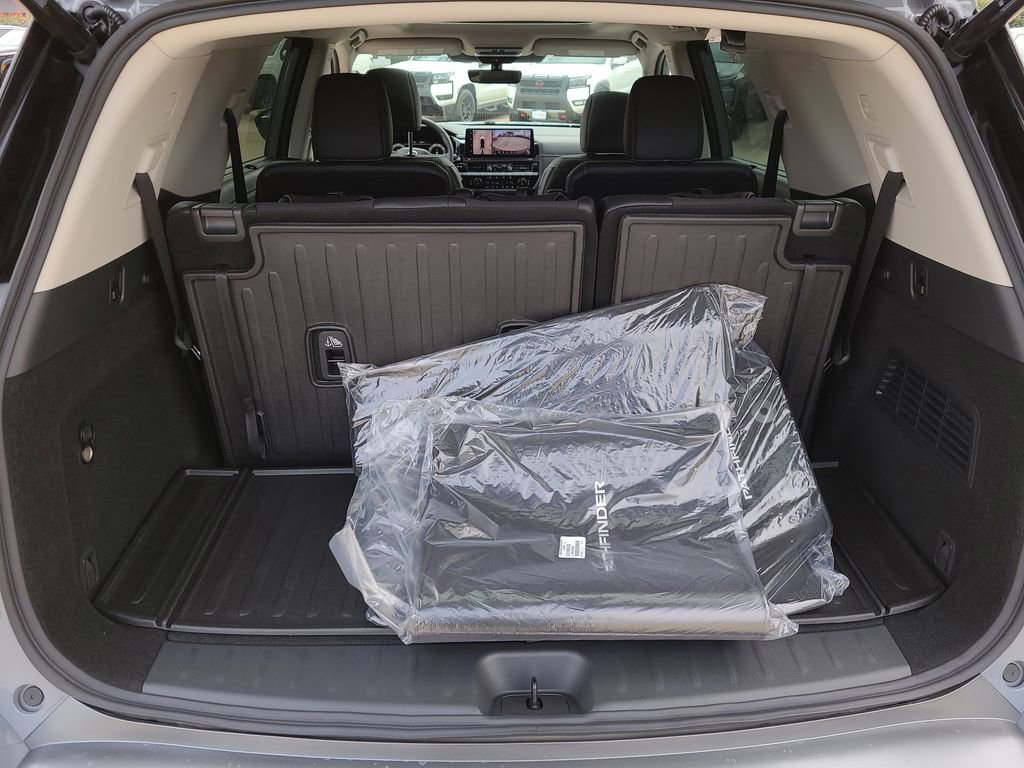 New 2026 Nissan Pathfinder Platinum FWD image 8