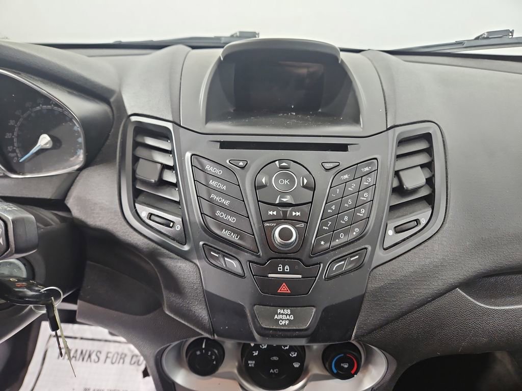 Used 2015 Ford Fiesta SE image 19