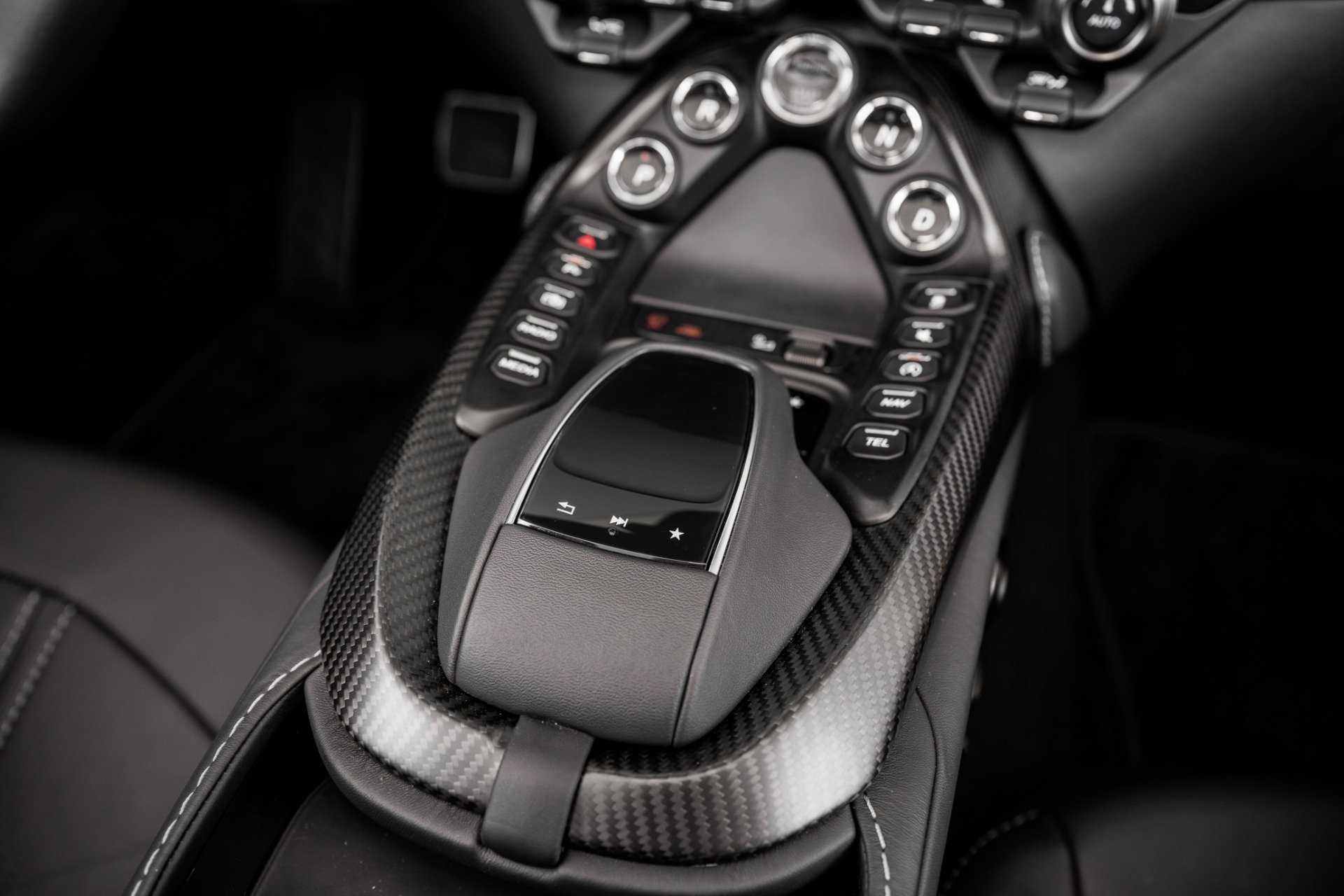 Used 2023 Aston Martin V8 Vantage Roadster image 28