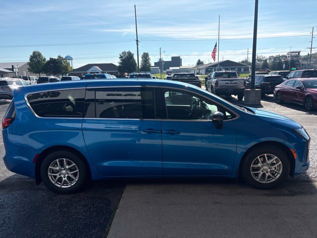 New 2027 Chrysler Pacifica Select FWD image 6